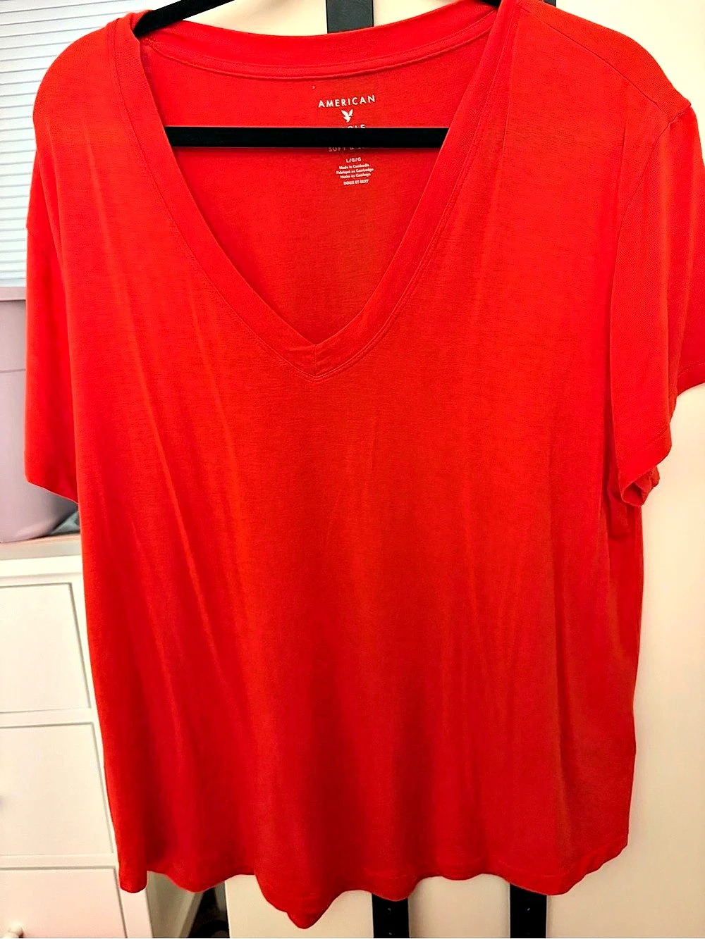 American Eagle Soft & Sexy V-Neck T-Shirt Red Size Large
